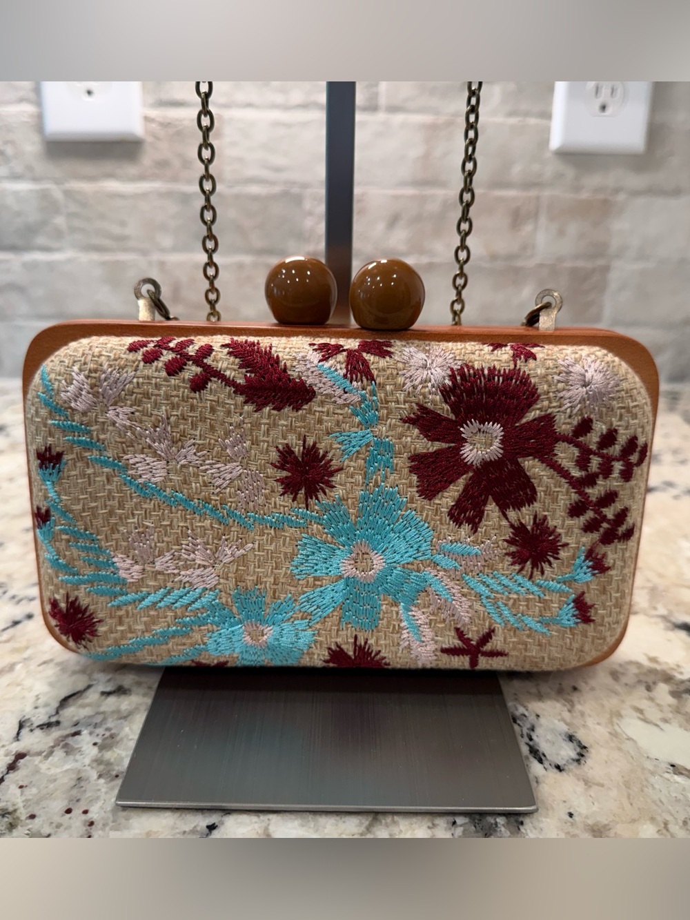 Maurices EUC Crossbody/Clutch w/Floral Embroidery & Kisslock Closure